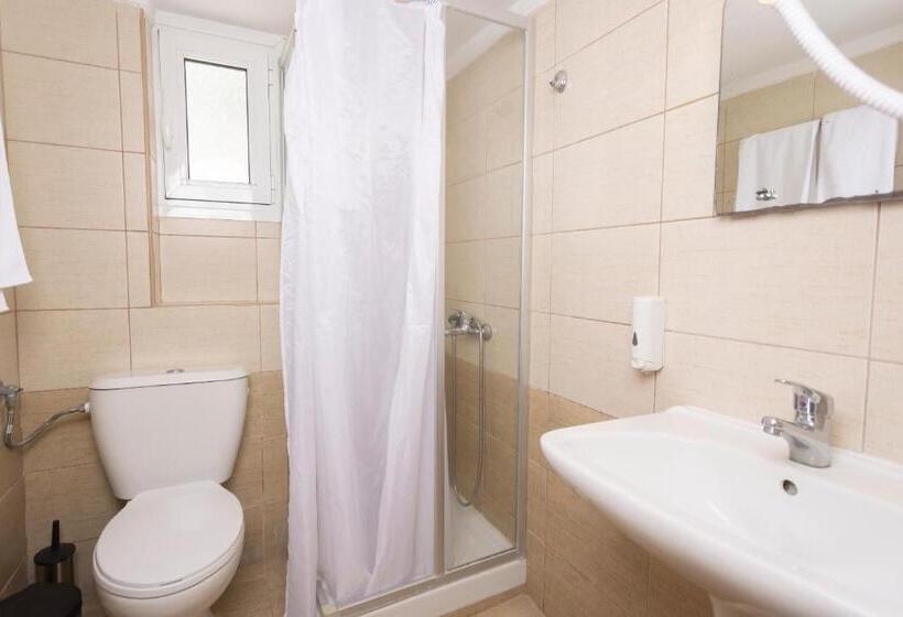 غرفة قياسية ثلاثية, Hanioti Grandotel