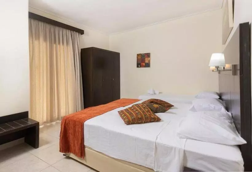 Standard Kolmen Hengen Huone, Hanioti Grandotel