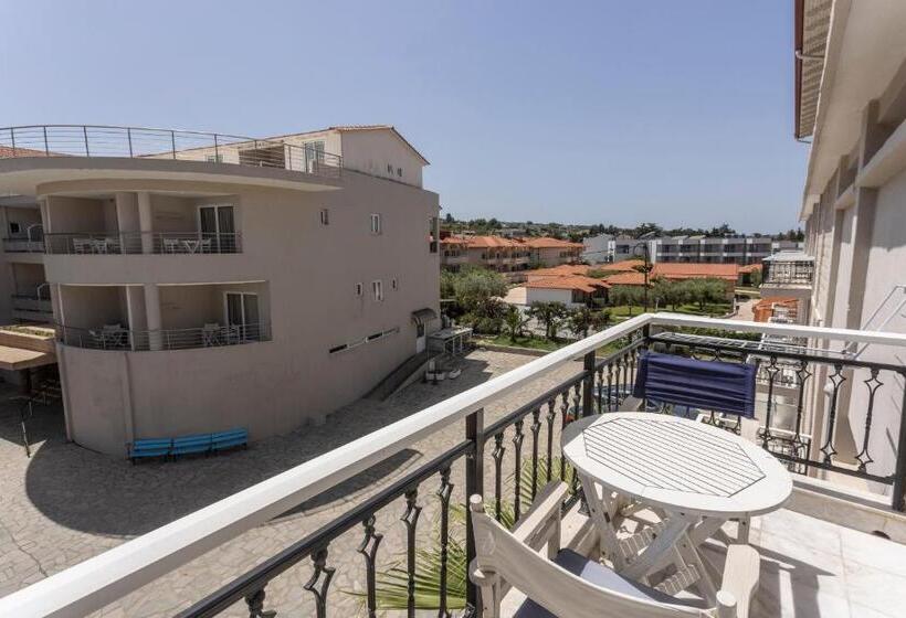 غرفة عائلية, Hanioti Grandotel