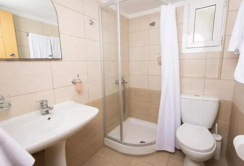 Perhehuone, Hanioti Grandotel