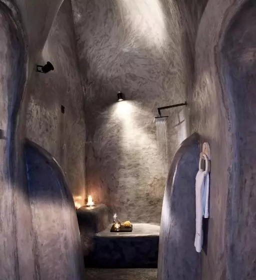 سوییت لوکس, Andronis Luxury Suites