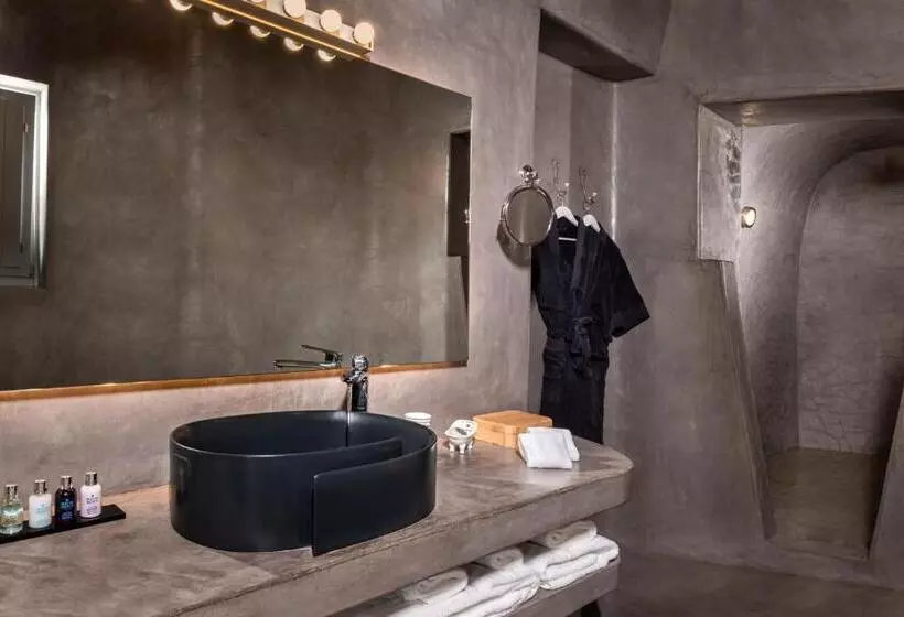 سوئیت با چشم‌انداز, Andronis Luxury Suites