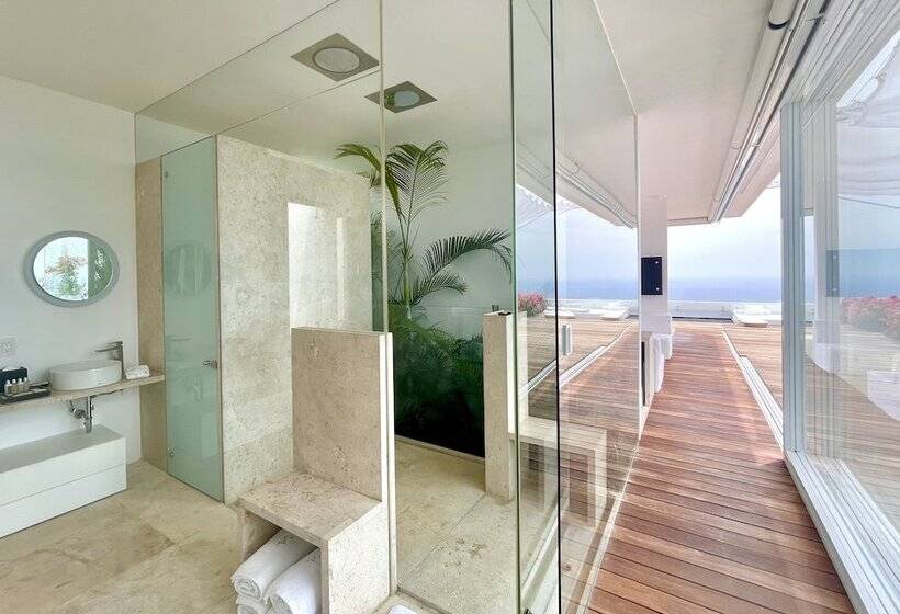 جناح, Encanto Acapulco