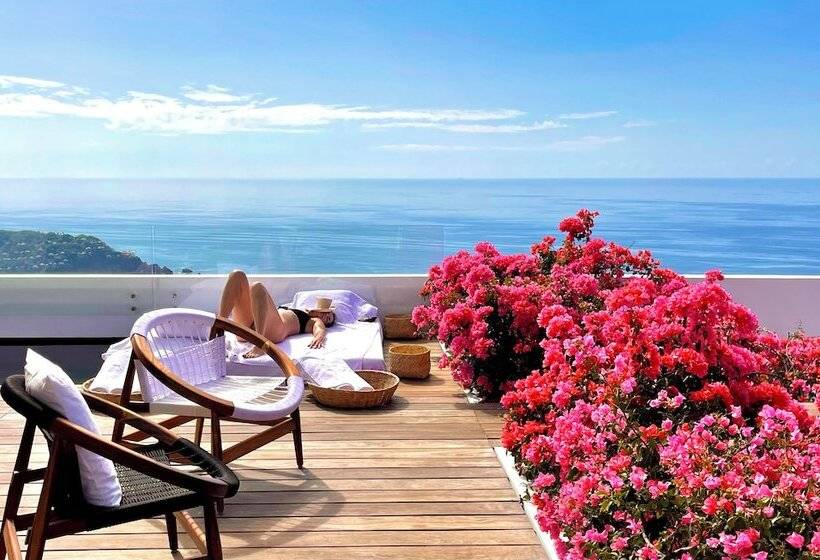 جناح, Encanto Acapulco