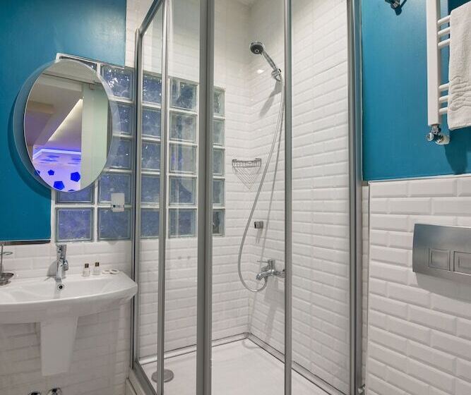 اتاق استاندارد سه نفره, Evsen