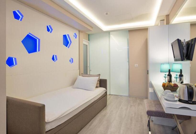 اتاق استاندارد سه نفره, Evsen