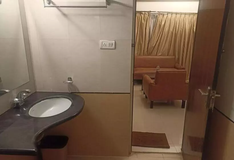 سوییت, Golden Residency, Gandhi Nagar Bangalore