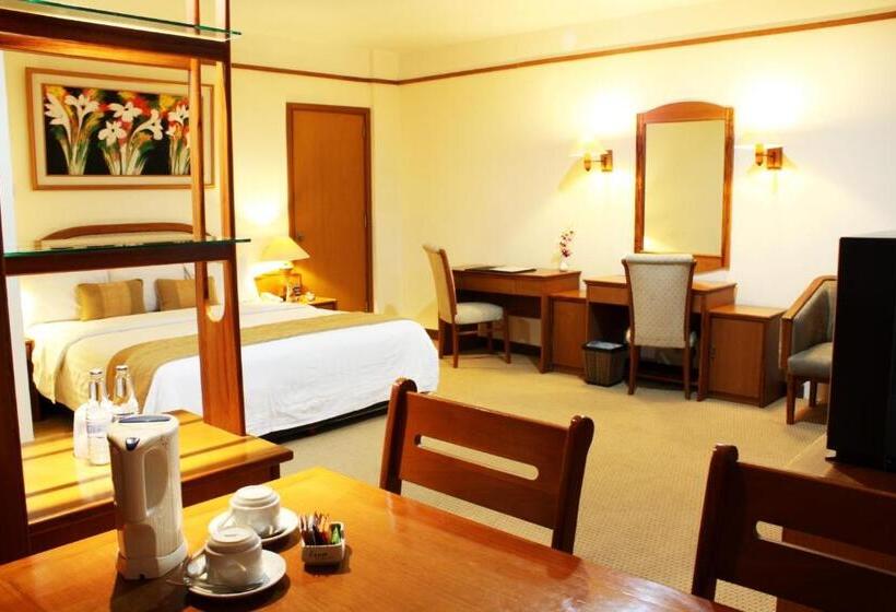 キングサイズベッドのスーペリアルーム, Grand Pasundan Convention