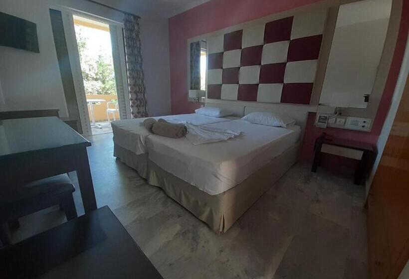 חדר סופריור, Kyriaki