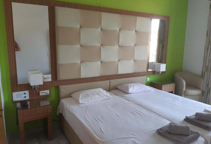 חדר סופריור, Kyriaki