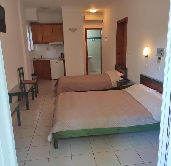 חדר סטנדרט לשלושה עם נוף לגינה, Kyriaki