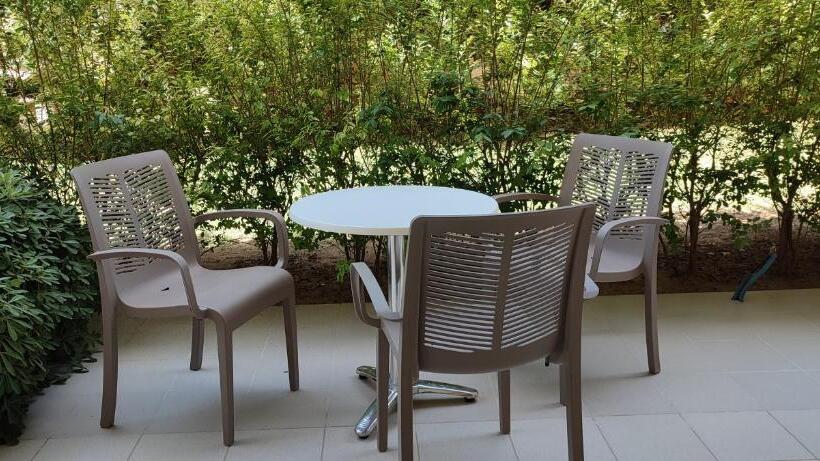 חדר סטנדרט לשלושה עם נוף לגינה, Kyriaki