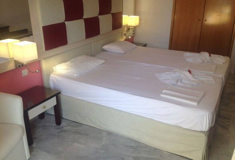 חדר סופריור, Kyriaki