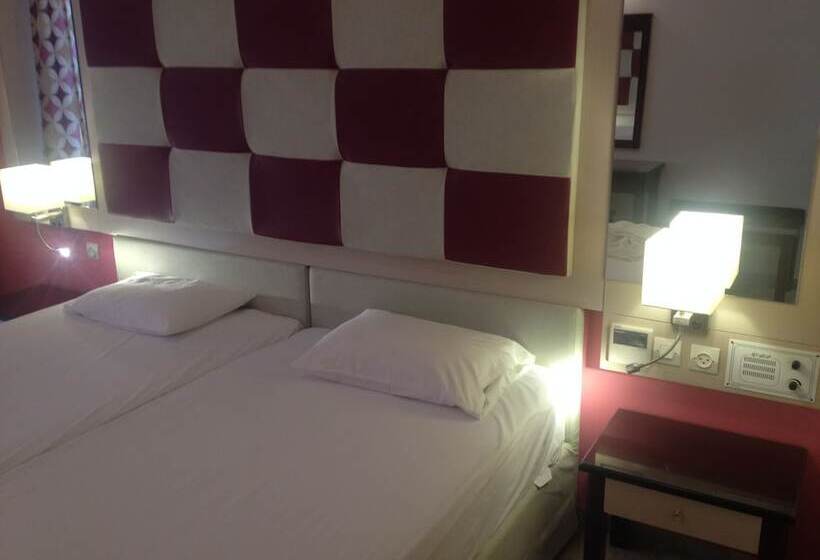 חדר סופריור, Kyriaki