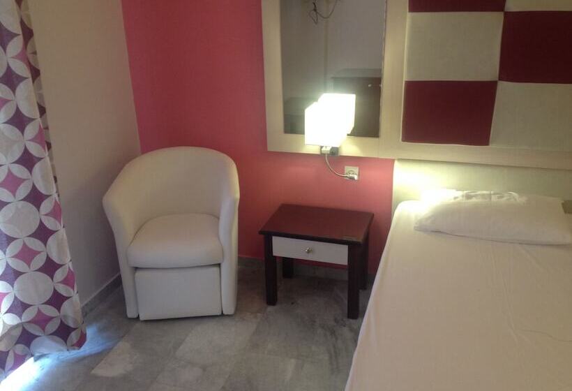 חדר סופריור, Kyriaki