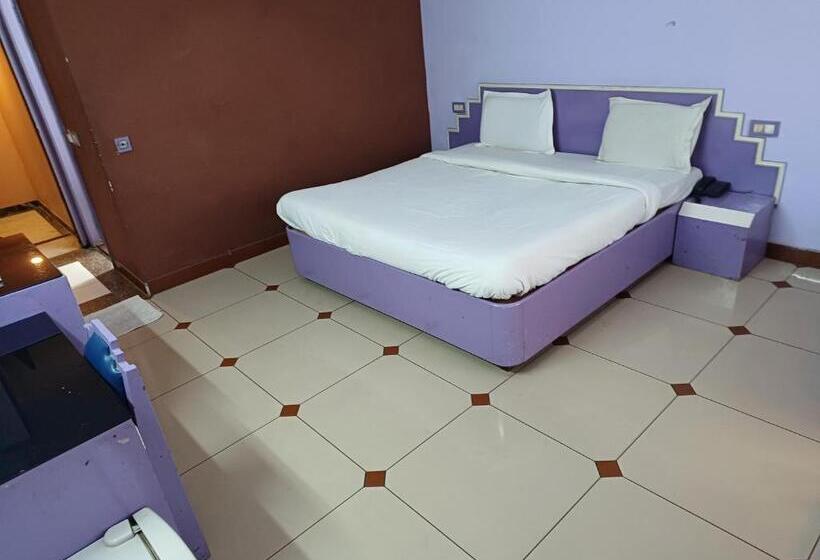 غرفة قياسية, Maya International