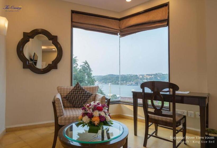 غرفة سوبيريور مطلّة علي النهر, The Crown Goa