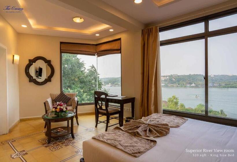 غرفة سوبيريور مطلّة علي النهر, The Crown Goa