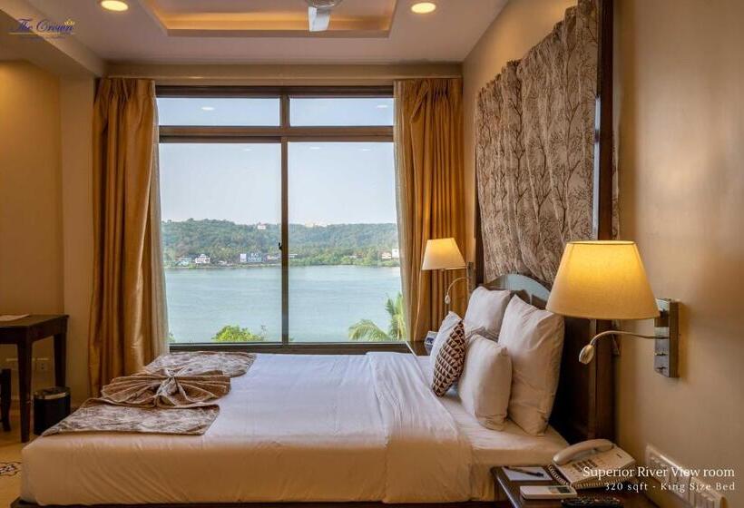 غرفة سوبيريور مطلّة علي النهر, The Crown Goa