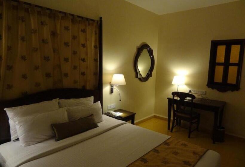 غرفة سوبيريور مطلّة علي النهر, The Crown Goa