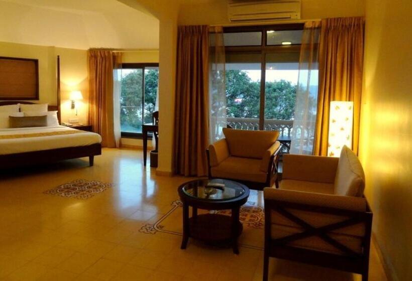 行政房间, The Crown Goa