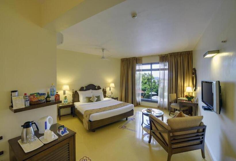 غرفة تنفيذية, The Crown Goa