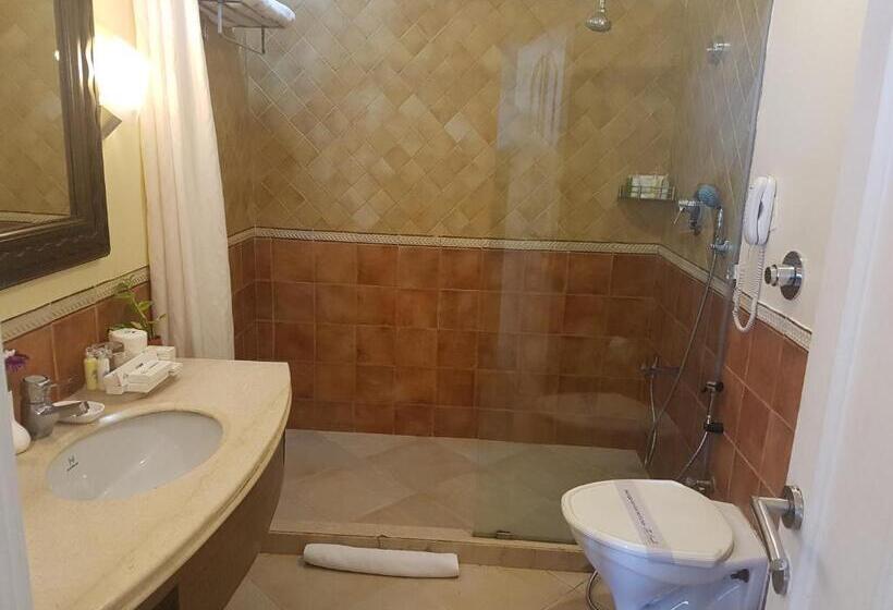 小型套房, The Crown Goa
