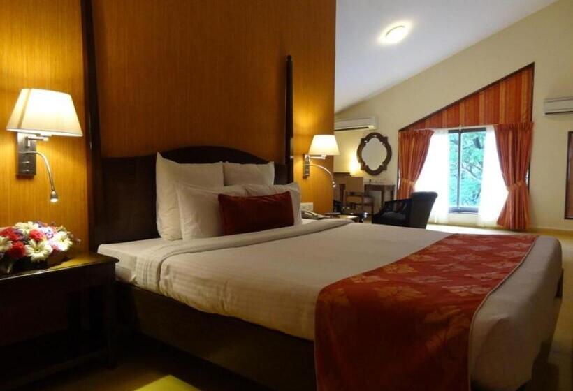 جناح جونيور, The Crown Goa