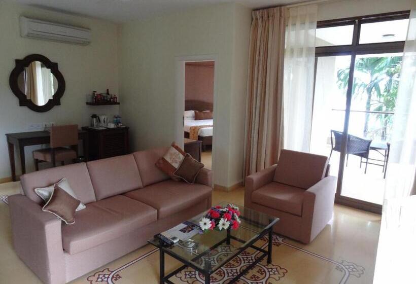 جناح مزوَّد بشرفة, The Crown Goa