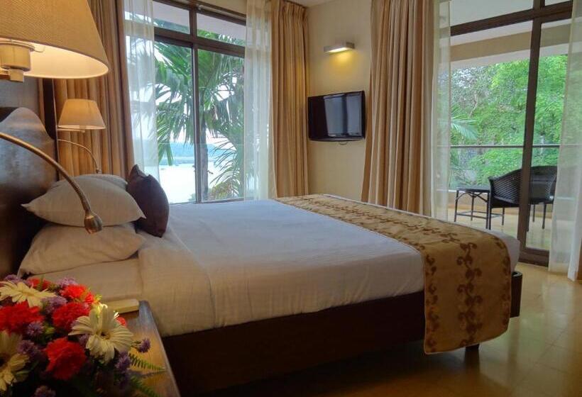 جناح مزوَّد بشرفة, The Crown Goa