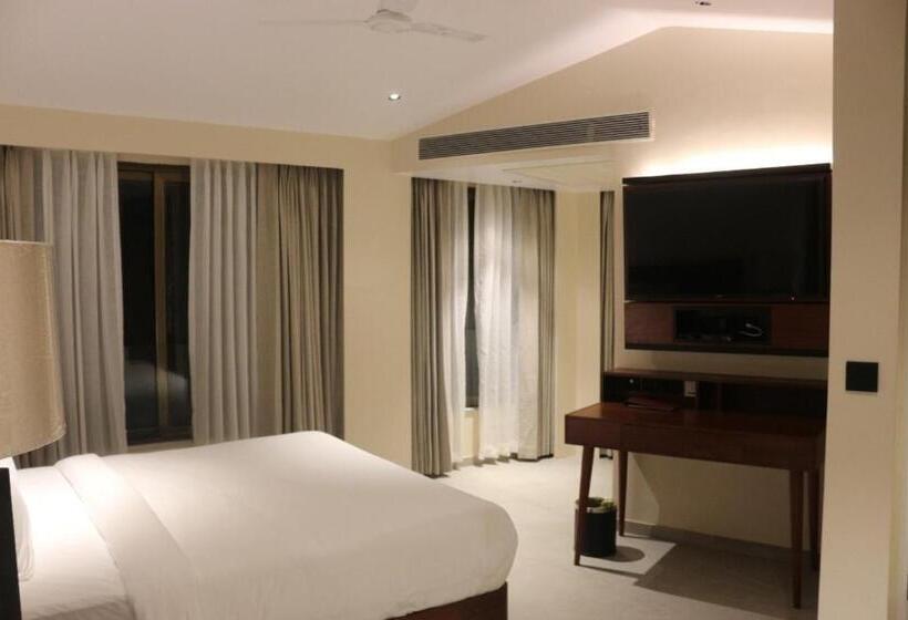 غرفة بريميوم, The Crown Goa