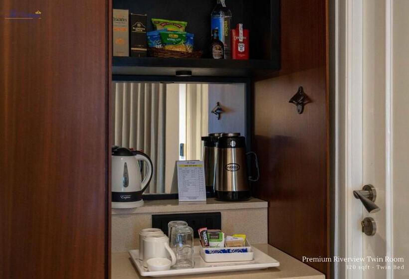 غرفة بريميوم مطلة على النهر, The Crown Goa