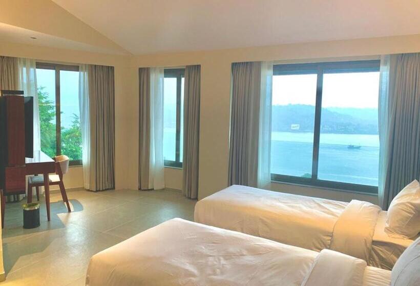 غرفة بريميوم مطلة على النهر, The Crown Goa