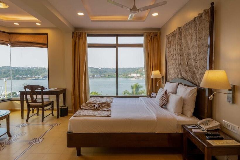 高级江景房, The Crown Goa