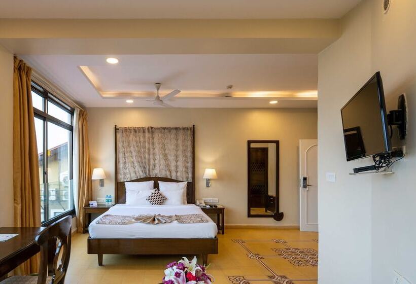 غرفة سوبيريور مطلّة علي النهر, The Crown Goa