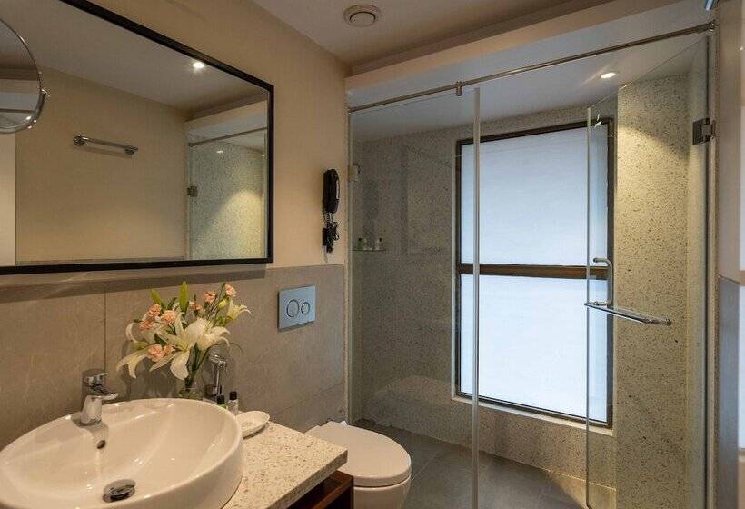 غرفة بريميوم, The Crown Goa