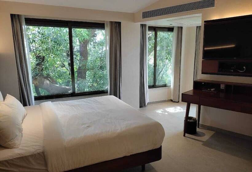 غرفة بريميوم, The Crown Goa