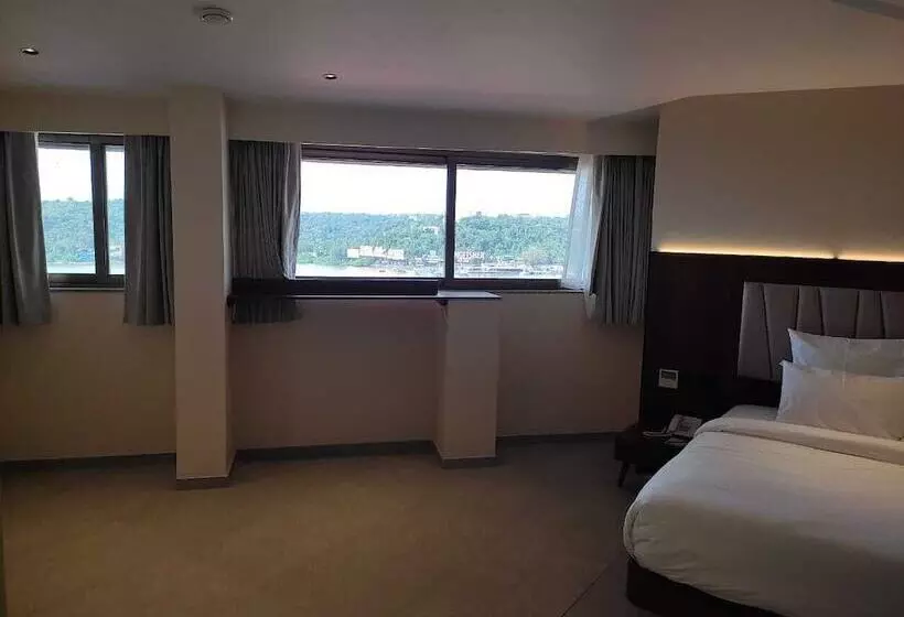 Premium-huone, The Crown Goa