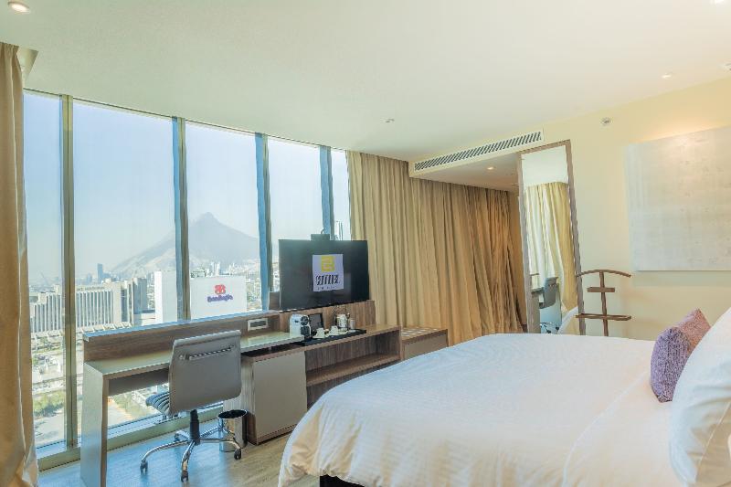 غرفة سوبيريور مطلّة علي النهر, The Crown Goa