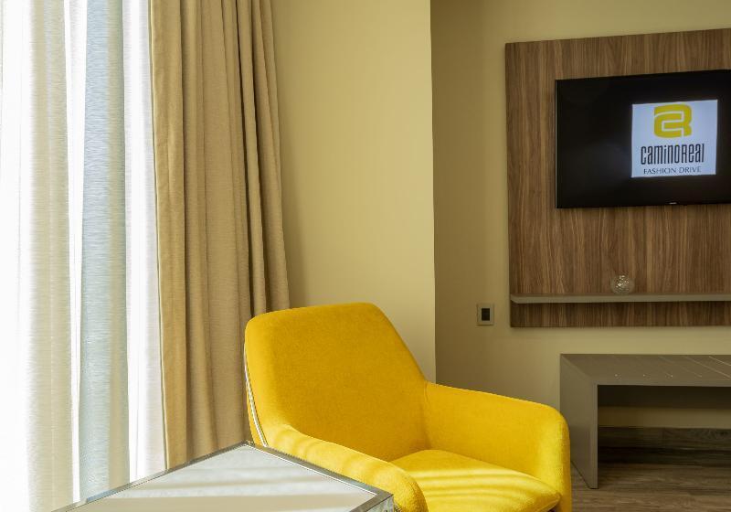 غرفة سوبيريور مطلّة علي النهر, The Crown Goa