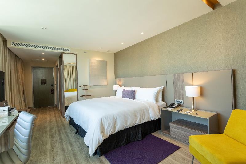 غرفة سوبيريور مطلّة علي النهر, The Crown Goa