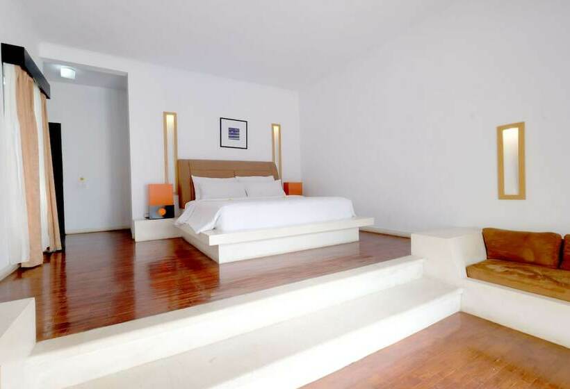 Вилла с 1 спальней и бассейном, The Seminyak Suite  Private Villa