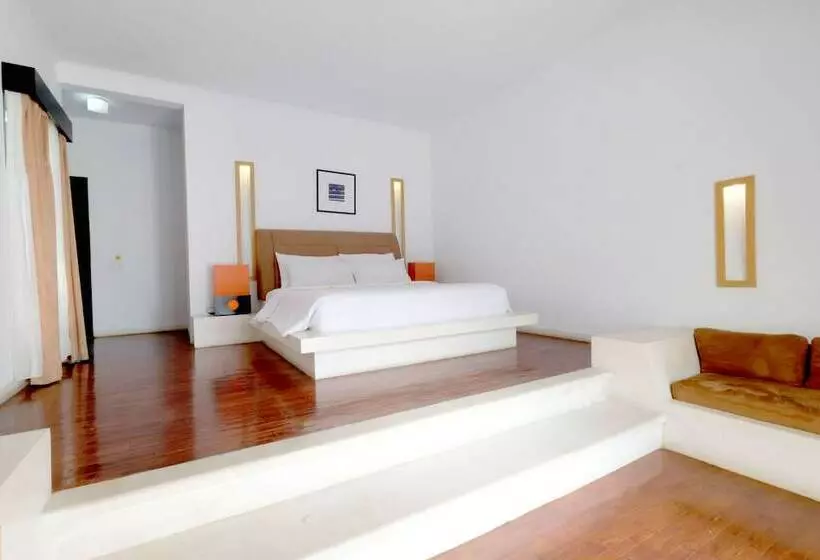 ویلای یک اتاق خوابه با استخر شنا, The Seminyak Suite  Private Villa