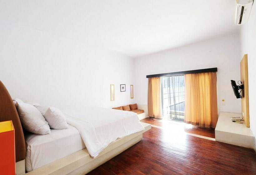 Вилла с 1 спальней и бассейном, The Seminyak Suite  Private Villa