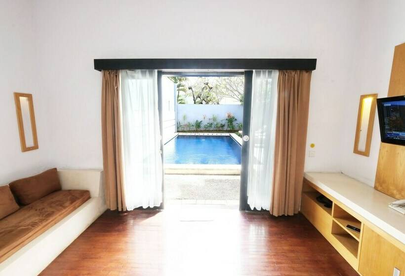 Вилла с 1 спальней и бассейном, The Seminyak Suite  Private Villa