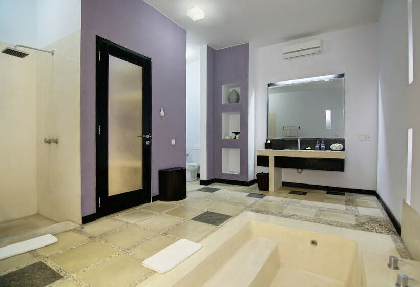 Вилла с 1 спальней и бассейном, The Seminyak Suite  Private Villa