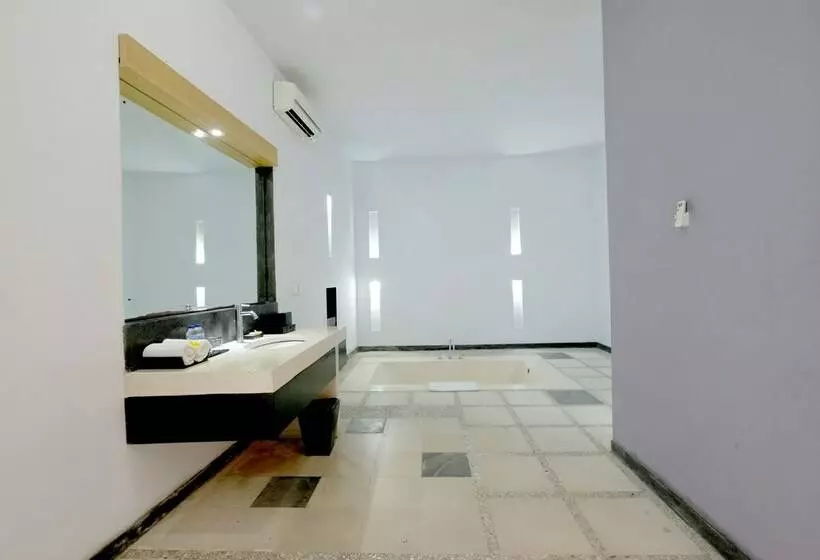 ویلای یک اتاق خوابه با استخر شنا, The Seminyak Suite  Private Villa