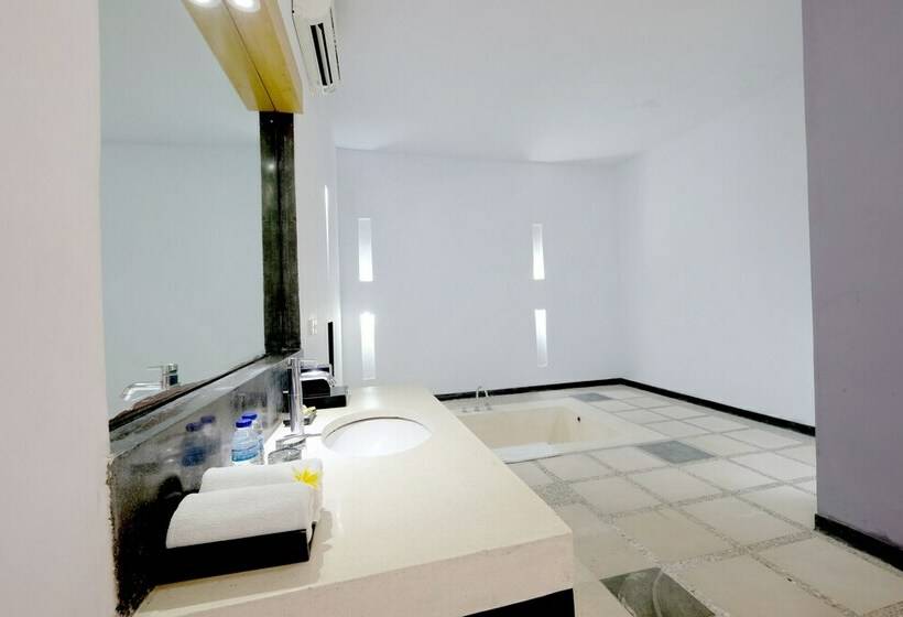 Вилла с 1 спальней и бассейном, The Seminyak Suite  Private Villa