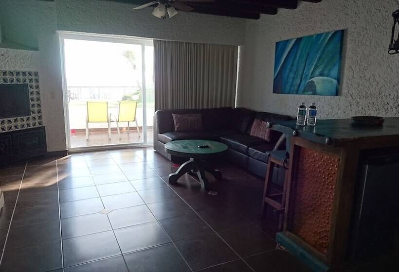 סוויטת סופריור נוף לים, Las Rocas Resort And Spa