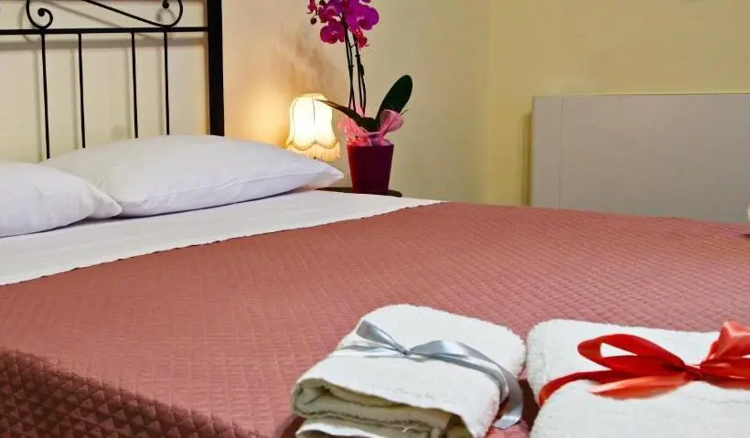Deluxe Kolmen Hengen Huone, Domus Aurea